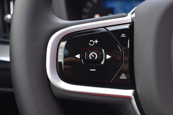 Volvo XC60 T6 350PK AWD Ultra Black Edition | BLIS | HUD | Panodak | Stoelverwarm Voor/Achter | Adapt. Cruise | H&K