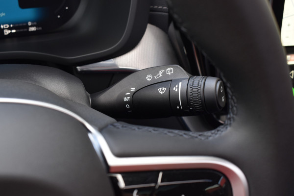 Volvo XC60 T6 350PK AWD Ultra Black Edition | BLIS | HUD | Panodak | Stoelverwarm Voor/Achter | Adapt. Cruise | H&K