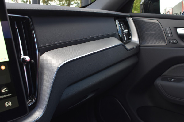Volvo XC60 T6 350PK AWD Ultra Black Edition | BLIS | HUD | Panodak | Stoelverwarm Voor/Achter | Adapt. Cruise | H&K