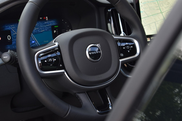 Volvo XC60 T6 350PK AWD Ultra Black Edition | BLIS | HUD | Panodak | Stoelverwarm Voor/Achter | Adapt. Cruise | H&K