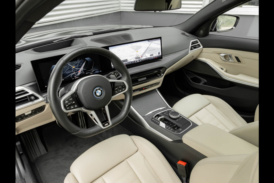 BMW 3 Serie Touring 330e xDrive M-Sport - Long Range - Pano - Driving Ass Prof - Trekhaak - Head-up