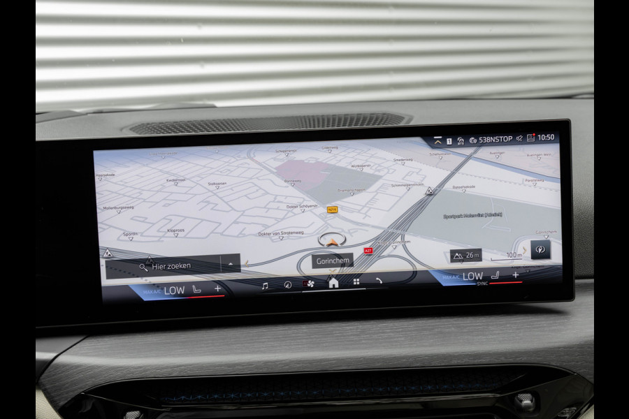 BMW 3 Serie Touring 330e xDrive M-Sport - Long Range - Pano - Driving Ass Prof - Trekhaak - Head-up