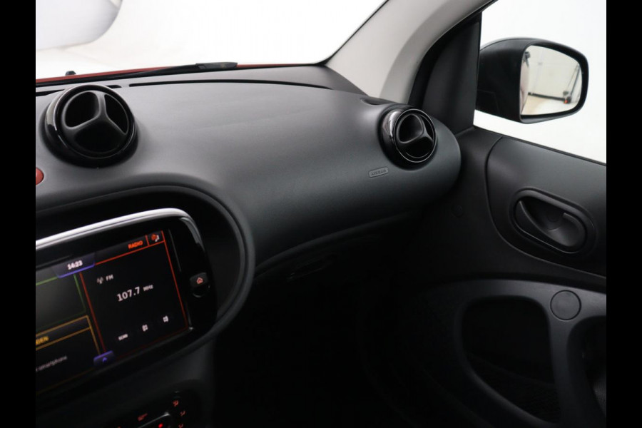 Smart Fortwo EQ Comfort 18 kWh | SOH 92,2% | Carplay | Cruise control | Climate control | Elektrisch vouwdak | Parkeerhulp | Bluetooth | Cabriolet