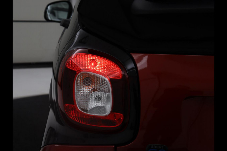 Smart Fortwo EQ Comfort 18 kWh | SOH 92,2% | Carplay | Cruise control | Climate control | Elektrisch vouwdak | Parkeerhulp | Bluetooth | Cabriolet