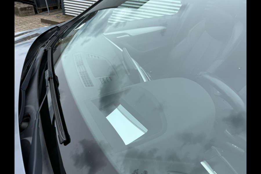 BMW X1 SDrive20i High Executive Edition / Panorama / M PAKKET / HeadUp / LEER / VOLLE AUTO