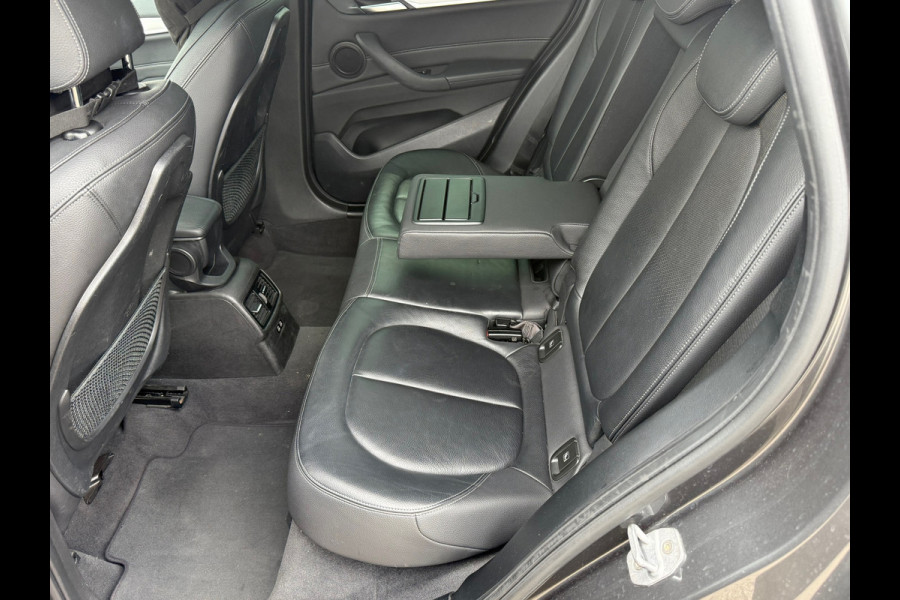BMW X1 SDrive20i High Executive Edition / Panorama / M PAKKET / HeadUp / LEER / VOLLE AUTO