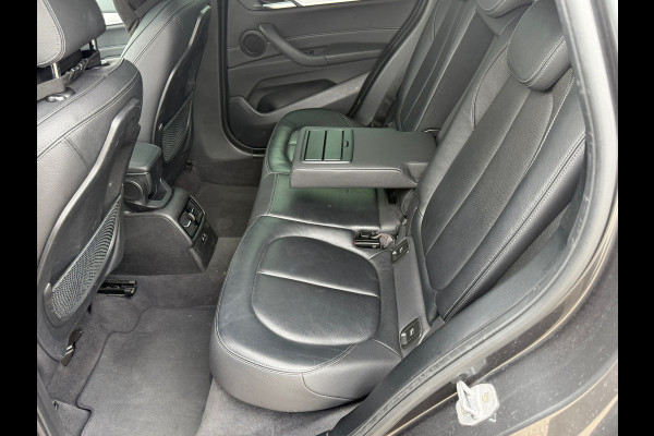 BMW X1 SDrive20i High Executive Edition / Panorama / M PAKKET / HeadUp / LEER / VOLLE AUTO