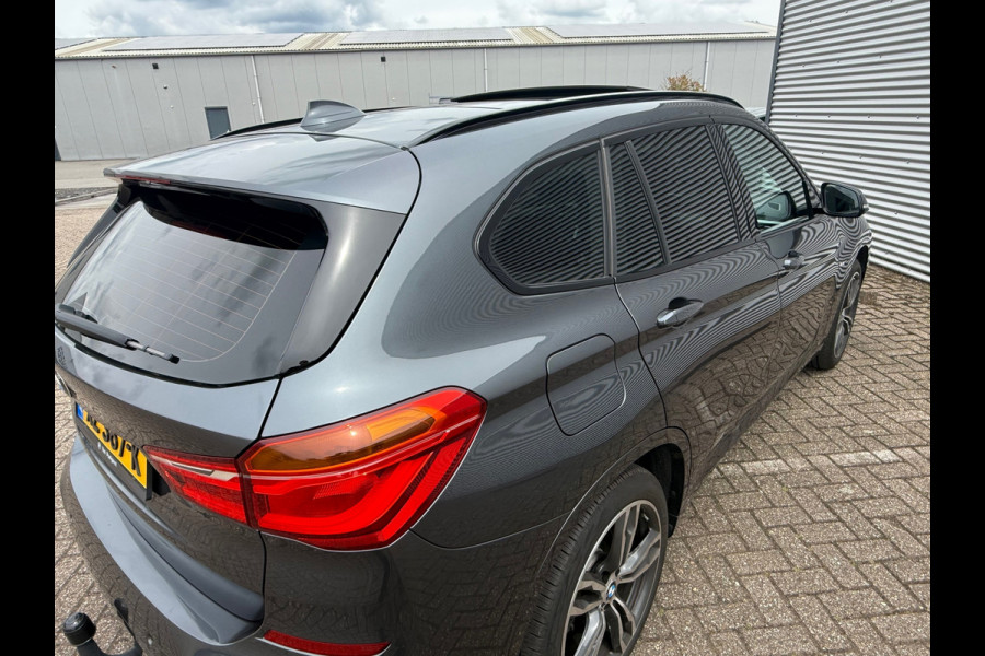 BMW X1 SDrive20i High Executive Edition / Panorama / M PAKKET / HeadUp / LEER / VOLLE AUTO