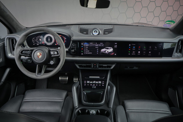 Porsche Cayenne 4.0 Turbo E-Hybrid | TECHART | ADAPTIVE CRUISE | STOELVERKOELING & VERWARMING | TREKHAAK | PASSENGER DISPLAY | HEAD UP | BURMEST STUURWIELVERWARMING | CARBON+LEDEREN DASHBOARD AFWERKING | SUÉDE HEMELBEKLEDING | ETC.