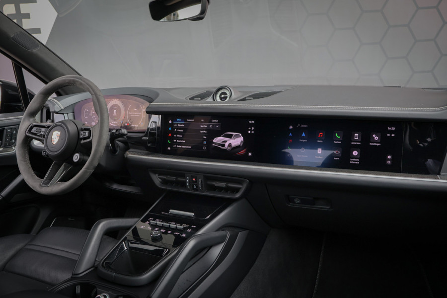 Porsche Cayenne 4.0 Turbo E-Hybrid | TECHART | ADAPTIVE CRUISE | STOELVERKOELING & VERWARMING | TREKHAAK | PASSENGER DISPLAY | HEAD UP | BURMEST STUURWIELVERWARMING | CARBON+LEDEREN DASHBOARD AFWERKING | SUÉDE HEMELBEKLEDING | ETC.