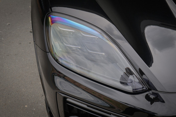 Porsche Cayenne 4.0 Turbo E-Hybrid | TECHART | ADAPTIVE CRUISE | STOELVERKOELING & VERWARMING | TREKHAAK | PASSENGER DISPLAY | HEAD UP | BURMEST STUURWIELVERWARMING | CARBON+LEDEREN DASHBOARD AFWERKING | SUÉDE HEMELBEKLEDING | ETC.
