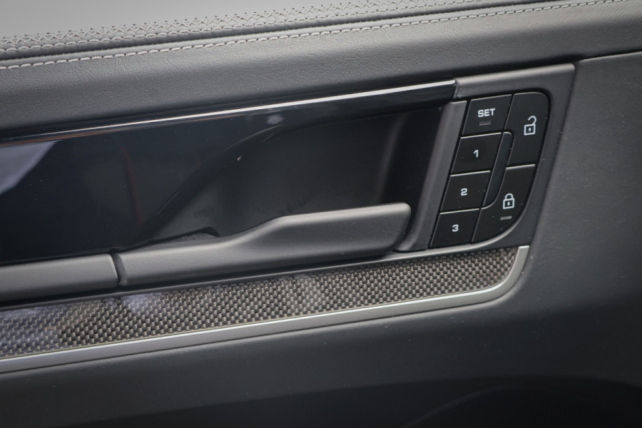 Porsche Cayenne 4.0 Turbo E-Hybrid | TECHART | ADAPTIVE CRUISE | STOELVERKOELING & VERWARMING | TREKHAAK | PASSENGER DISPLAY | HEAD UP | BURMEST STUURWIELVERWARMING | CARBON+LEDEREN DASHBOARD AFWERKING | SUÉDE HEMELBEKLEDING | ETC.