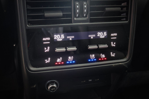 Porsche Cayenne 4.0 Turbo E-Hybrid | TECHART | ADAPTIVE CRUISE | STOELVERKOELING & VERWARMING | TREKHAAK | PASSENGER DISPLAY | HEAD UP | BURMEST STUURWIELVERWARMING | CARBON+LEDEREN DASHBOARD AFWERKING | SUÉDE HEMELBEKLEDING | ETC.