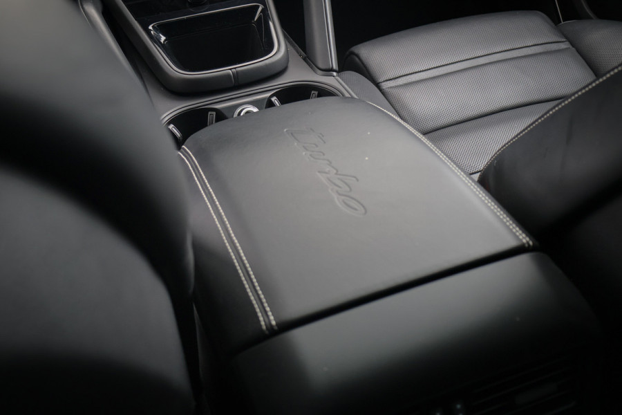 Porsche Cayenne 4.0 Turbo E-Hybrid | TECHART | ADAPTIVE CRUISE | STOELVERKOELING & VERWARMING | TREKHAAK | PASSENGER DISPLAY | HEAD UP | BURMEST STUURWIELVERWARMING | CARBON+LEDEREN DASHBOARD AFWERKING | SUÉDE HEMELBEKLEDING | ETC.