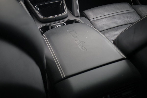 Porsche Cayenne 4.0 Turbo E-Hybrid | TECHART | ADAPTIVE CRUISE | STOELVERKOELING & VERWARMING | TREKHAAK | PASSENGER DISPLAY | HEAD UP | BURMEST STUURWIELVERWARMING | CARBON+LEDEREN DASHBOARD AFWERKING | SUÉDE HEMELBEKLEDING | ETC.