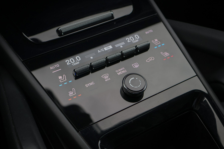 Porsche Cayenne 4.0 Turbo E-Hybrid | TECHART | ADAPTIVE CRUISE | STOELVERKOELING & VERWARMING | TREKHAAK | PASSENGER DISPLAY | HEAD UP | BURMEST STUURWIELVERWARMING | CARBON+LEDEREN DASHBOARD AFWERKING | SUÉDE HEMELBEKLEDING | ETC.
