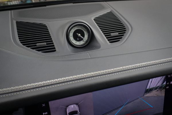 Porsche Cayenne 4.0 Turbo E-Hybrid | TECHART | ADAPTIVE CRUISE | STOELVERKOELING & VERWARMING | TREKHAAK | PASSENGER DISPLAY | HEAD UP | BURMEST STUURWIELVERWARMING | CARBON+LEDEREN DASHBOARD AFWERKING | SUÉDE HEMELBEKLEDING | ETC.