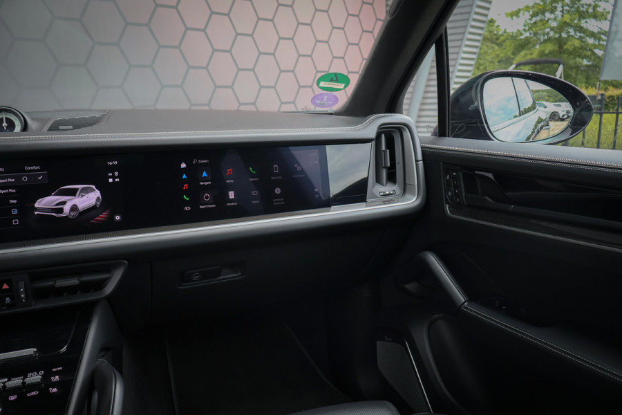 Porsche Cayenne 4.0 Turbo E-Hybrid | TECHART | ADAPTIVE CRUISE | STOELVERKOELING & VERWARMING | TREKHAAK | PASSENGER DISPLAY | HEAD UP | BURMEST STUURWIELVERWARMING | CARBON+LEDEREN DASHBOARD AFWERKING | SUÉDE HEMELBEKLEDING | ETC.