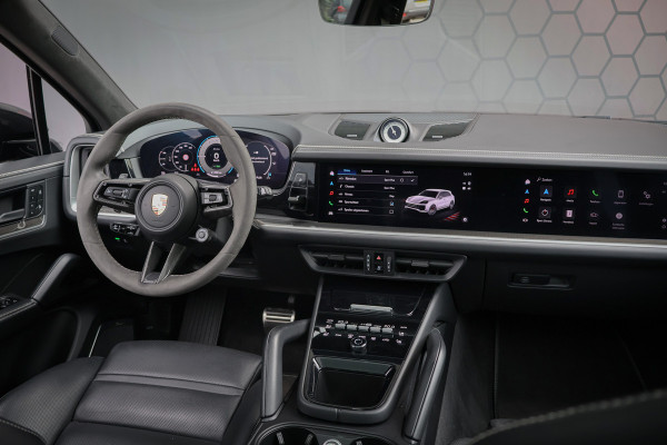 Porsche Cayenne 4.0 Turbo E-Hybrid | TECHART | ADAPTIVE CRUISE | STOELVERKOELING & VERWARMING | TREKHAAK | PASSENGER DISPLAY | HEAD UP | BURMEST STUURWIELVERWARMING | CARBON+LEDEREN DASHBOARD AFWERKING | SUÉDE HEMELBEKLEDING | ETC.