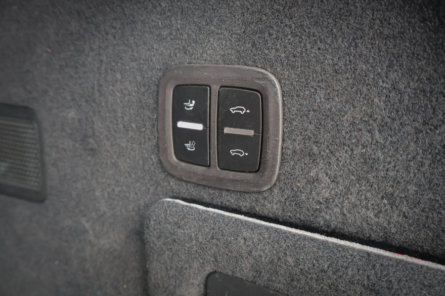 Porsche Cayenne 4.0 Turbo E-Hybrid | TECHART | ADAPTIVE CRUISE | STOELVERKOELING & VERWARMING | TREKHAAK | PASSENGER DISPLAY | HEAD UP | BURMEST STUURWIELVERWARMING | CARBON+LEDEREN DASHBOARD AFWERKING | SUÉDE HEMELBEKLEDING | ETC.