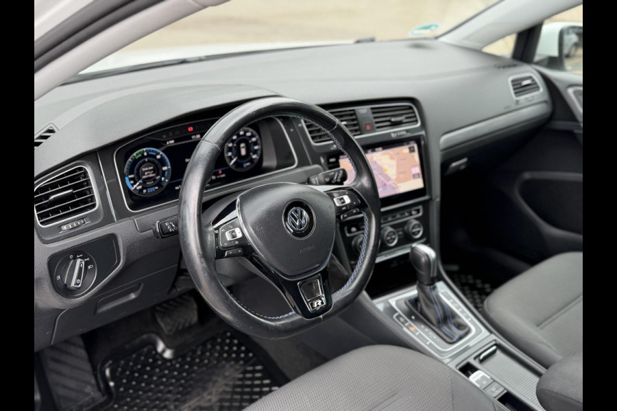Volkswagen e-Golf E-DITION SOH 100% | DIGIT. DASHB. | STOEL, VOORRUIT VERW. | ONDERHOUD HIST. | CAMERA