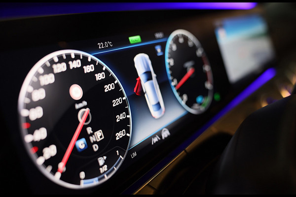 Mercedes-Benz E-Klasse Coupé 200 AMG Line / Aut / Leder / Burmester / Memory / Elek Stoelen / Dig Cockpit / Open Pano / 21 Inch