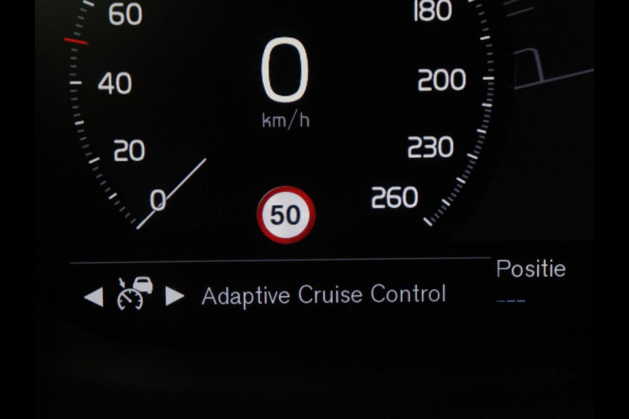 Volvo V60 2.0 B3 Momentum | Trekhaak | Stoelverwarming | Adaptive cruise | Carplay | Stuurverwarming | Full LED | Digital Cockpit | Parkeerhulp | 17'' | Bluetooth | Climate control