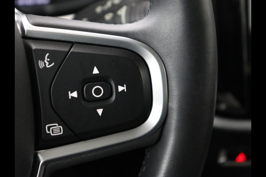 Volvo V60 2.0 B3 Momentum | Trekhaak | Stoelverwarming | Adaptive cruise | Carplay | Stuurverwarming | Full LED | Digital Cockpit | Parkeerhulp | 17'' | Bluetooth | Climate control