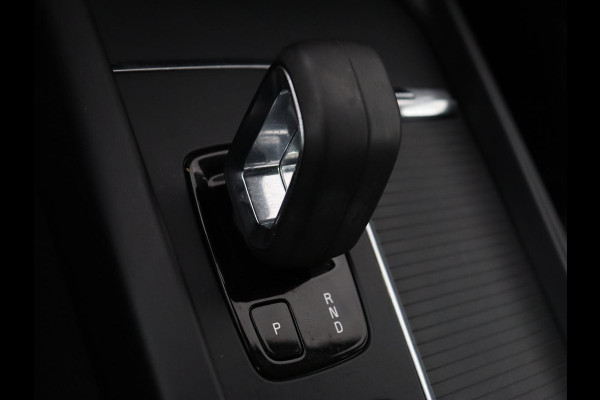 Volvo V60 2.0 B3 Momentum | Trekhaak | Stoelverwarming | Adaptive cruise | Carplay | Stuurverwarming | Full LED | Digital Cockpit | Parkeerhulp | 17'' | Bluetooth | Climate control