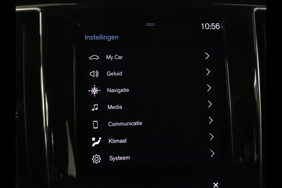 Volvo V60 2.0 B3 Momentum | Trekhaak | Stoelverwarming | Adaptive cruise | Carplay | Stuurverwarming | Full LED | Digital Cockpit | Parkeerhulp | 17'' | Bluetooth | Climate control
