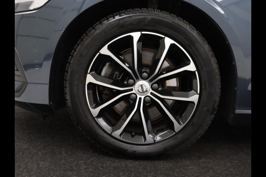 Volvo V60 2.0 B3 Momentum | Trekhaak | Stoelverwarming | Adaptive cruise | Carplay | Stuurverwarming | Full LED | Digital Cockpit | Parkeerhulp | 17'' | Bluetooth | Climate control