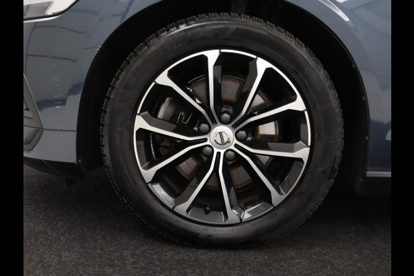 Volvo V60 2.0 B3 Momentum | Trekhaak | Stoelverwarming | Adaptive cruise | Carplay | Stuurverwarming | Full LED | Digital Cockpit | Parkeerhulp | 17'' | Bluetooth | Climate control