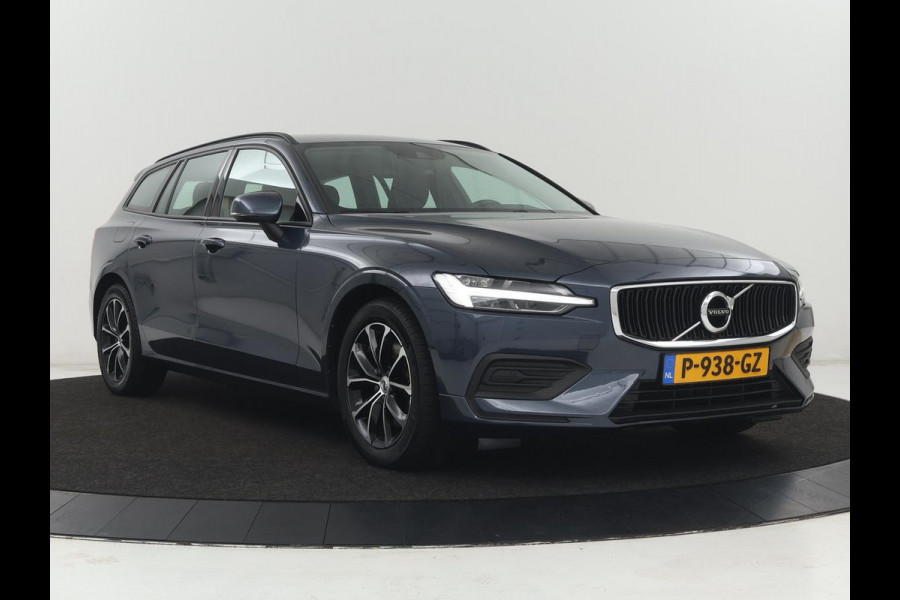 Volvo V60 2.0 B3 Momentum | Trekhaak | Stoelverwarming | Adaptive cruise | Carplay | Stuurverwarming | Full LED | Digital Cockpit | Parkeerhulp | 17'' | Bluetooth | Climate control