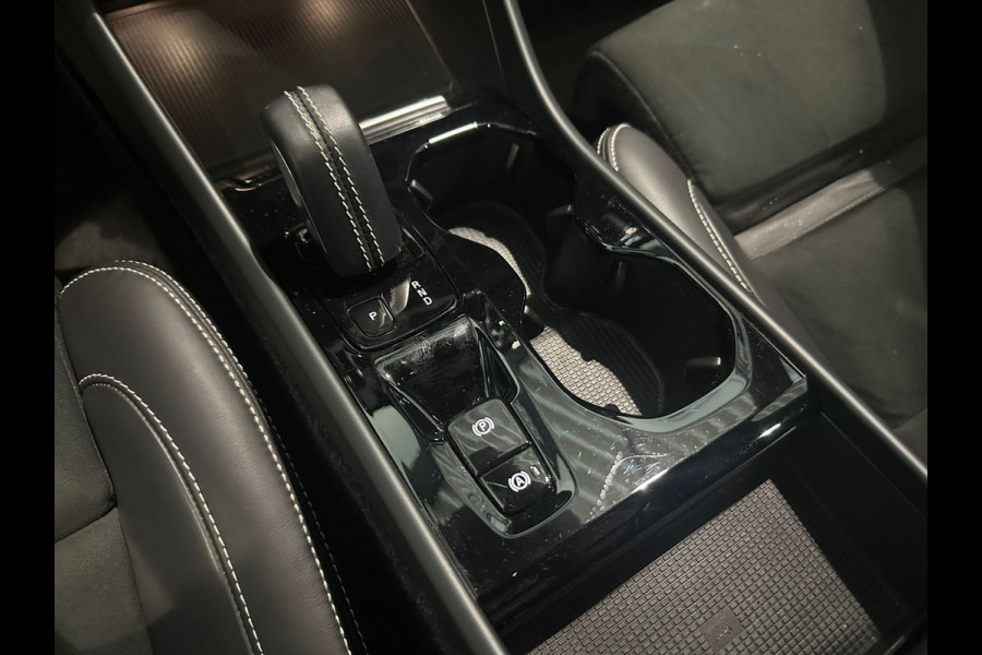 Volvo XC40 T4 Aut. Plug-in Hybrid R-Design Stoelverwarming Parkeercamera 211pk