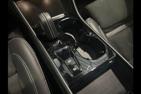 Volvo XC40 T4 Aut. Plug-in Hybrid R-Design Stoelverwarming Parkeercamera 211pk