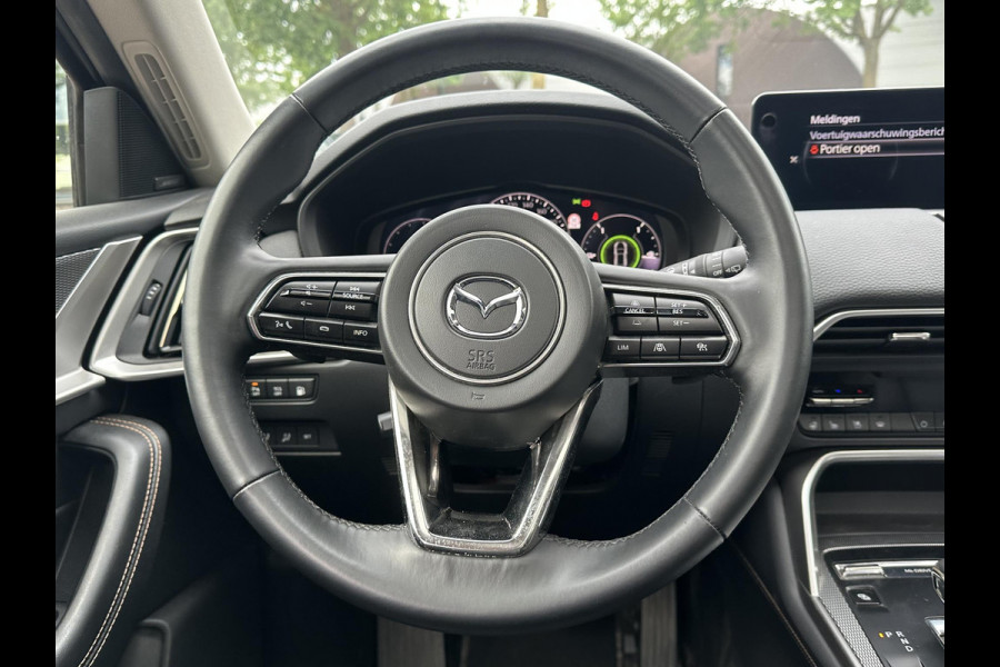 Mazda CX-60 2.5 e-SkyActiv PHEV Homura VAN: 39.900,- VOOR: 37.440,- UW WKVOORDEEL: 2.460,- | Bomvol! | PANO | STOELVERWARMING + VERKOELING | ACHTERBANK VERWARMING | STUURWIEL VERWAMRD | MEM SEATS | ADAP. CRUISE | 12 MND BOVAG GARANTIE |
