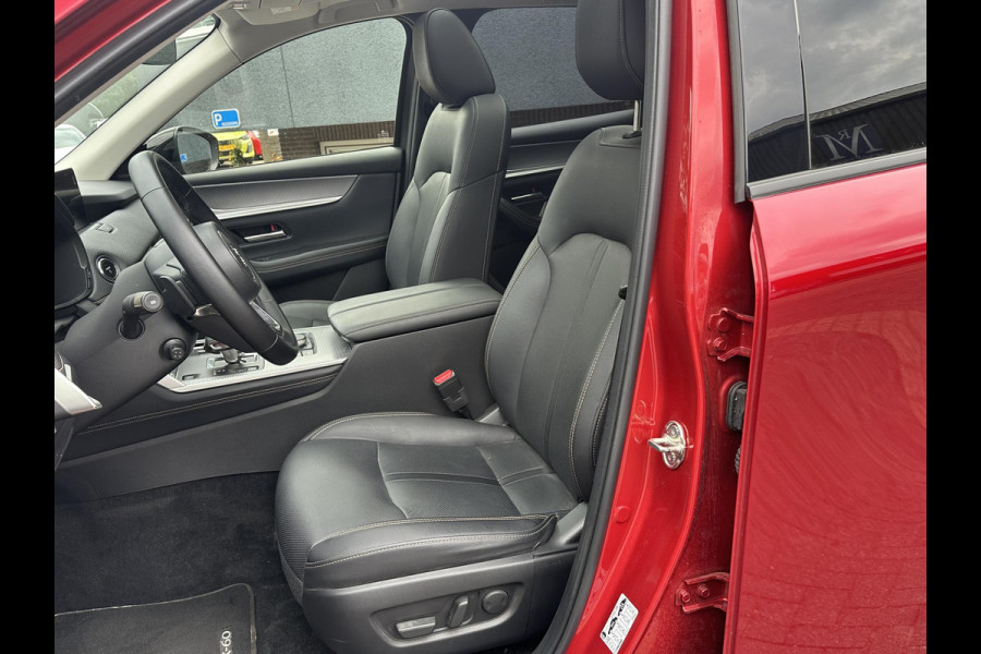 Mazda CX-60 2.5 e-SkyActiv PHEV Homura VAN: 39.900,- VOOR: 37.440,- UW WKVOORDEEL: 2.460,- | Bomvol! | PANO | STOELVERWARMING + VERKOELING | ACHTERBANK VERWARMING | STUURWIEL VERWAMRD | MEM SEATS | ADAP. CRUISE | 12 MND BOVAG GARANTIE |