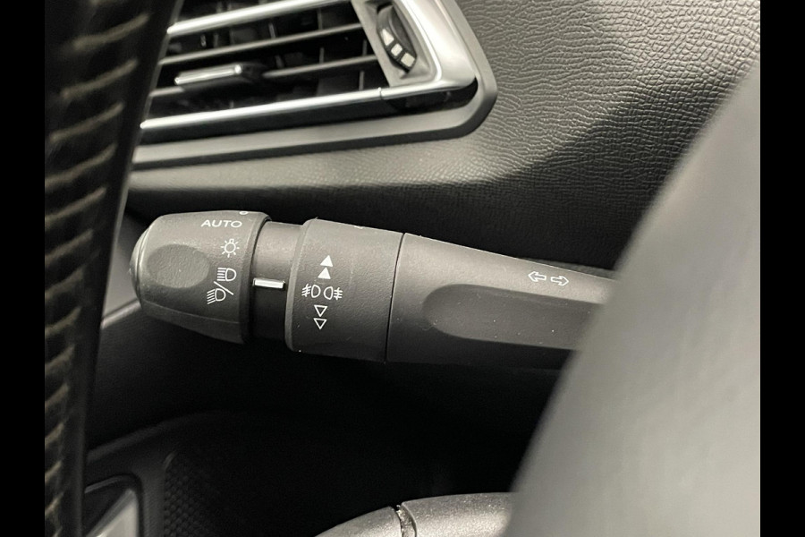 Peugeot 308 SW 1.2 PureTech Active Pack Trekhaak Navigatie Parkeersensoren achter Cruise Control Climate Control