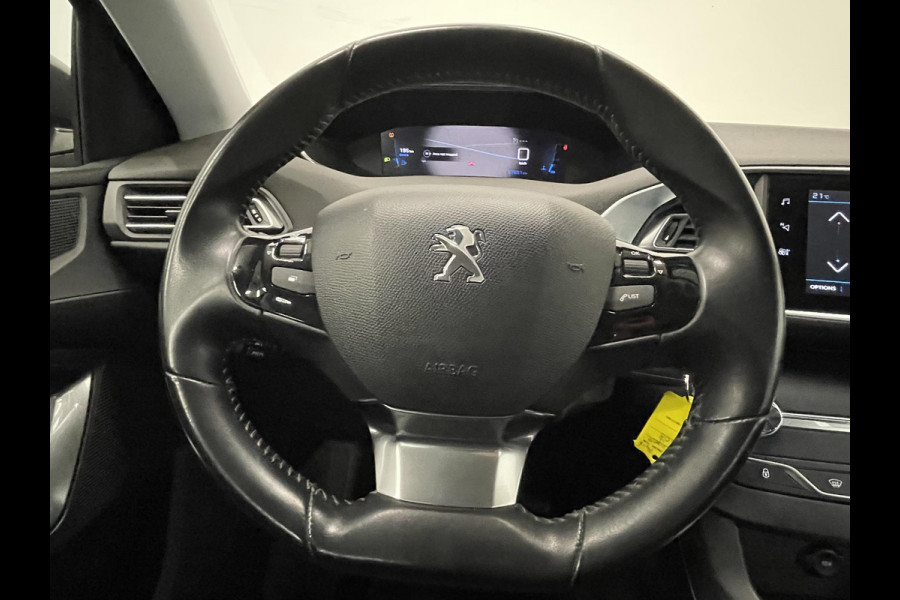 Peugeot 308 SW 1.2 PureTech Active Pack Trekhaak Navigatie Parkeersensoren achter Cruise Control Climate Control