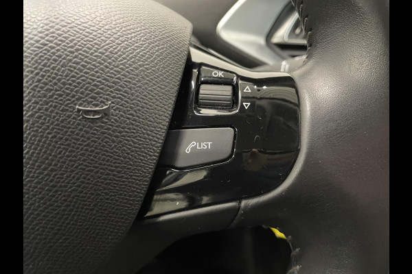 Peugeot 308 SW 1.2 PureTech Active Pack Trekhaak Navigatie Parkeersensoren achter Cruise Control Climate Control