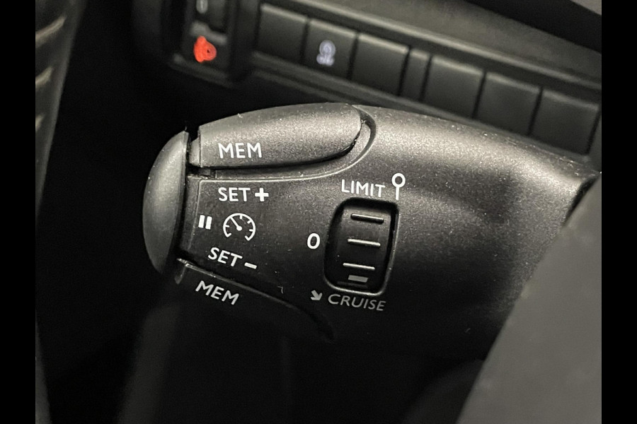 Peugeot 308 SW 1.2 PureTech Active Pack Trekhaak Navigatie Parkeersensoren achter Cruise Control Climate Control