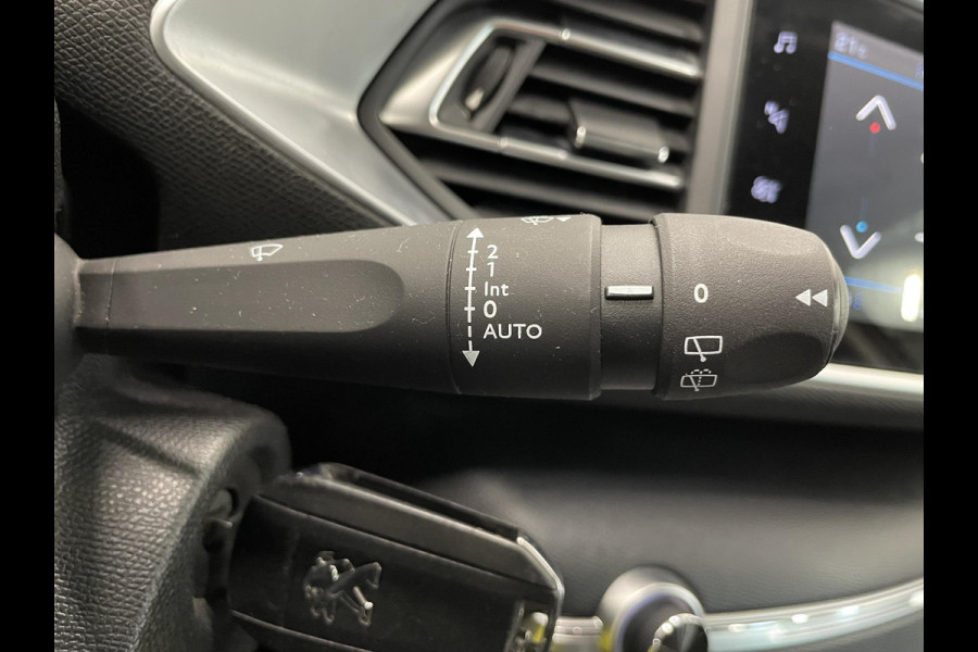 Peugeot 308 SW 1.2 PureTech Active Pack Trekhaak Navigatie Parkeersensoren achter Cruise Control Climate Control
