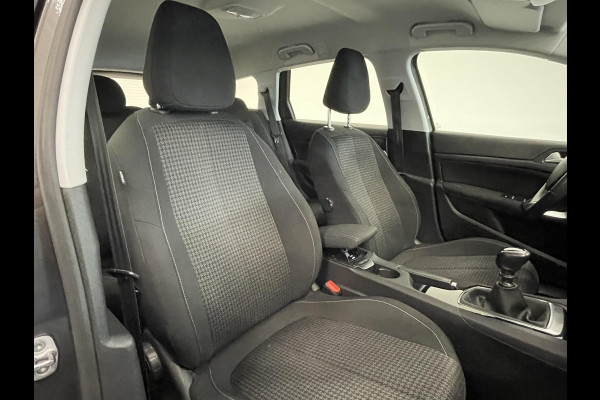 Peugeot 308 SW 1.2 PureTech Active Pack Trekhaak Navigatie Parkeersensoren achter Cruise Control Climate Control