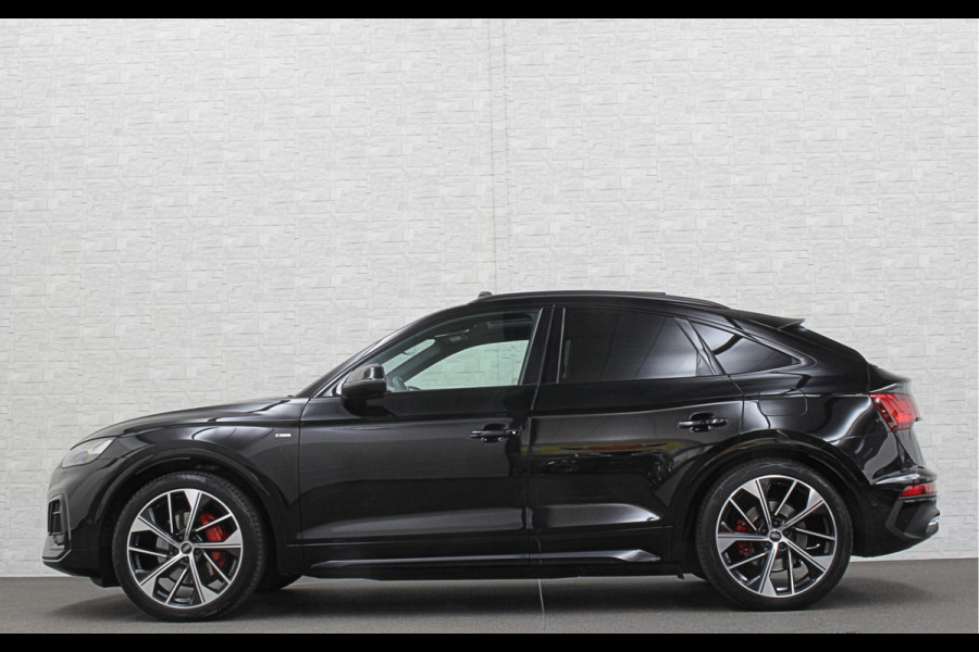 Audi Q5 Sportback 300pk TFSI e S-Line Competition | RS-Leder | Luchtvering | 360 Camera | Panorama | B&O | ACC | SQ5 Diffuser | Sfeerverlichting | Trekhaak | Stoelverwarming V+A | LED-Matrix | Keyless-Entry | Memory | Zonwering | Standkachel | Stuurverwarming | 21 inch | Black-Optic | Carplay |