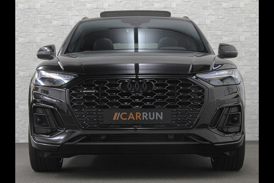 Audi Q5 Sportback 300pk TFSI e S-Line Competition | RS-Leder | Luchtvering | 360 Camera | Panorama | B&O | ACC | SQ5 Diffuser | Sfeerverlichting | Trekhaak | Stoelverwarming V+A | LED-Matrix | Keyless-Entry | Memory | Zonwering | Standkachel | Stuurverwarming | 21 inch | Black-Optic | Carplay |