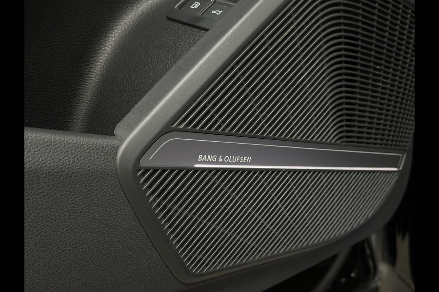 Audi Q5 Sportback 300pk TFSI e S-Line Competition | RS-Leder | Luchtvering | 360 Camera | Panorama | B&O | ACC | SQ5 Diffuser | Sfeerverlichting | Trekhaak | Stoelverwarming V+A | LED-Matrix | Keyless-Entry | Memory | Zonwering | Standkachel | Stuurverwarming | 21 inch | Black-Optic | Carplay |