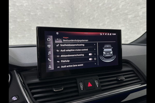 Audi Q5 Sportback 300pk TFSI e S-Line Competition | RS-Leder | Luchtvering | 360 Camera | Panorama | B&O | ACC | SQ5 Diffuser | Sfeerverlichting | Trekhaak | Stoelverwarming V+A | LED-Matrix | Keyless-Entry | Memory | Zonwering | Standkachel | Stuurverwarming | 21 inch | Black-Optic | Carplay |