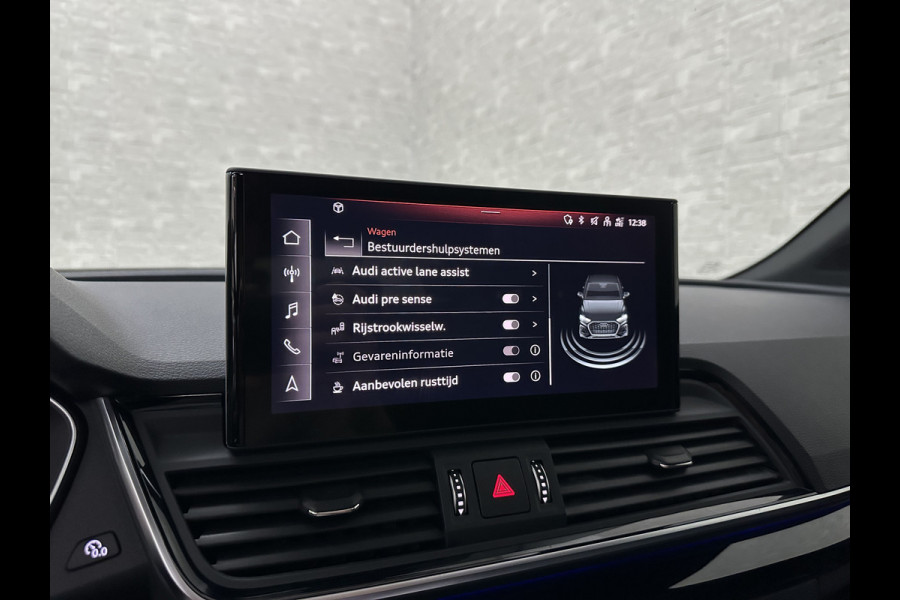 Audi Q5 Sportback 300pk TFSI e S-Line Competition | RS-Leder | Luchtvering | 360 Camera | Panorama | B&O | ACC | SQ5 Diffuser | Sfeerverlichting | Trekhaak | Stoelverwarming V+A | LED-Matrix | Keyless-Entry | Memory | Zonwering | Standkachel | Stuurverwarming | 21 inch | Black-Optic | Carplay |