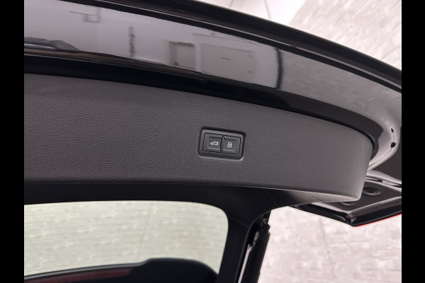 Audi Q5 Sportback 300pk TFSI e S-Line Competition | RS-Leder | Luchtvering | 360 Camera | Panorama | B&O | ACC | SQ5 Diffuser | Sfeerverlichting | Trekhaak | Stoelverwarming V+A | LED-Matrix | Keyless-Entry | Memory | Zonwering | Standkachel | Stuurverwarming | 21 inch | Black-Optic | Carplay |
