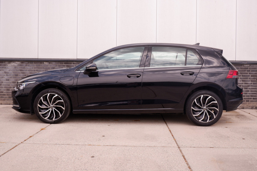 Volkswagen Golf 1.4 eHybrid Style | Carplay | Camera | Memory | Navi | Sfeerverlichting | LED | IQ-Light